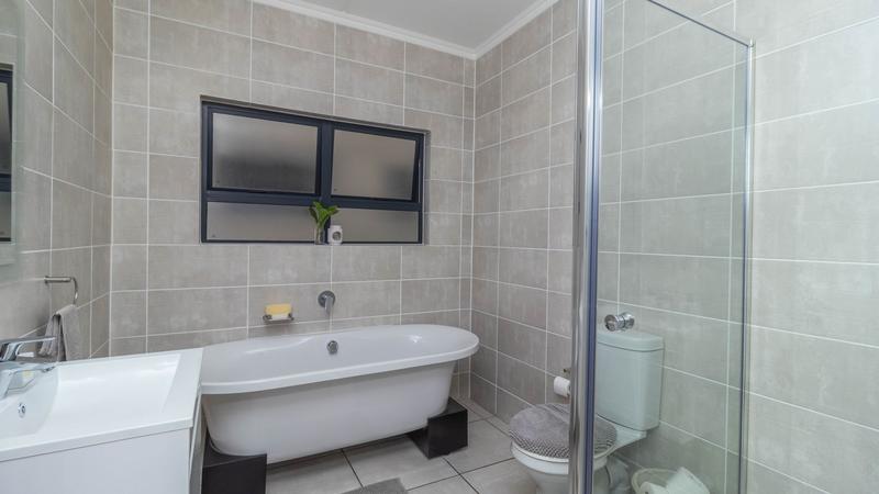 2 Bedroom Property for Sale in De Zicht Estate Western Cape